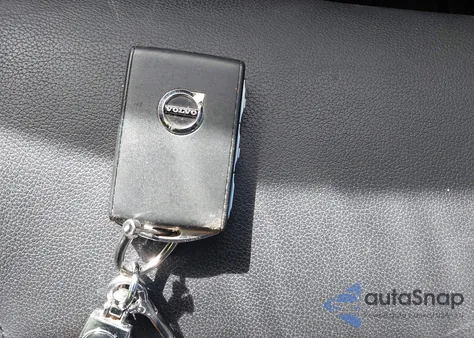 2024 Volvo Xc60 Recharge Plug-In Hybrid T8 Core Dark Theme from USA, damaged, VIN YV4H60DK6R1883426